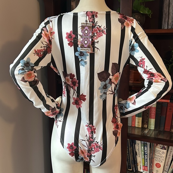 NWT Boohoo Floral & Stripe Wrap Bodysuit - Picture 5 of 8